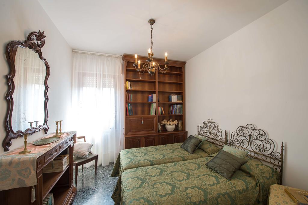 Savoia & Jolanda Apartments 2 Venedig Zimmer foto